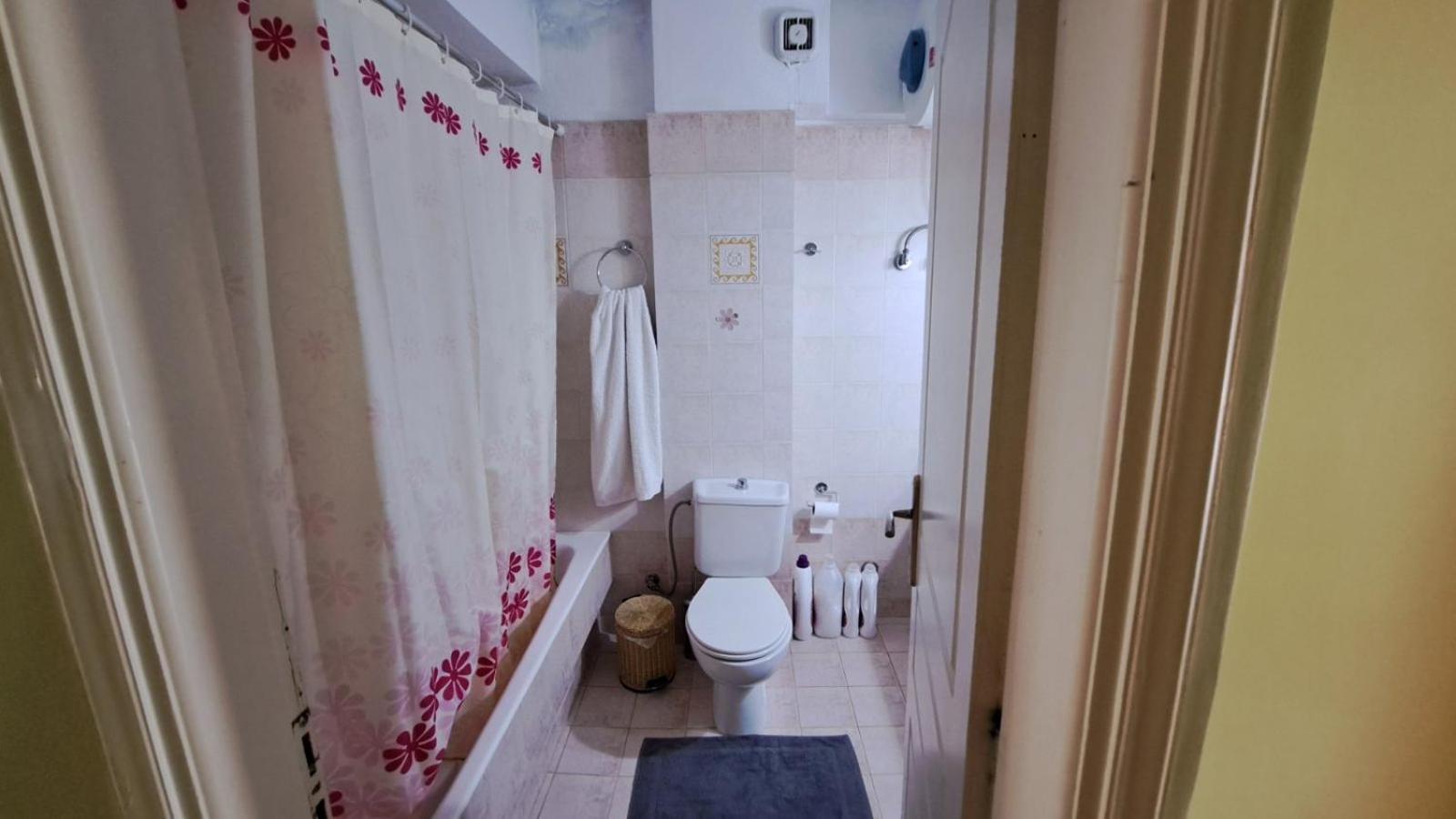 Location! Spacious 2 Bdrm With Balcony Sparta