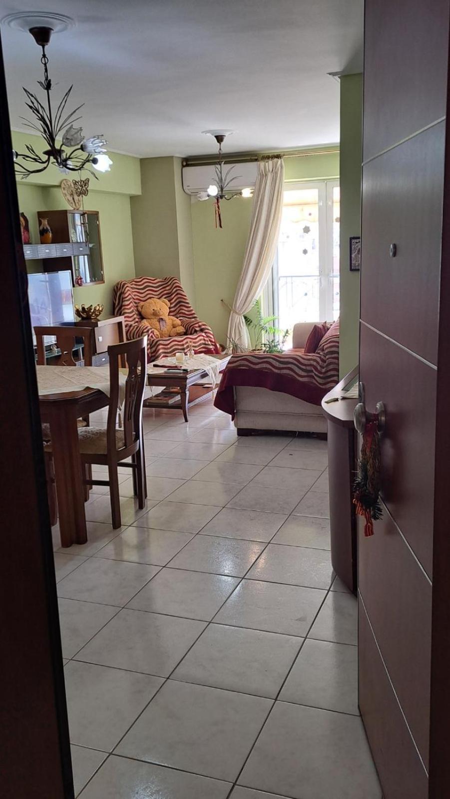 Location! Spacious 2 Bdrm With Balcony *