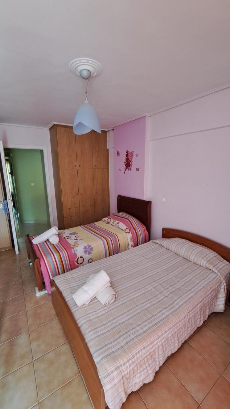 Location! Spacious 2 Bdrm With Balcony *